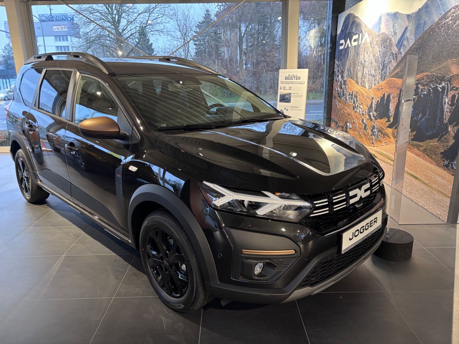 Fahrzeugabbildung Dacia Jogger Extreme TCe110 inkl. Winterkomplett Räder