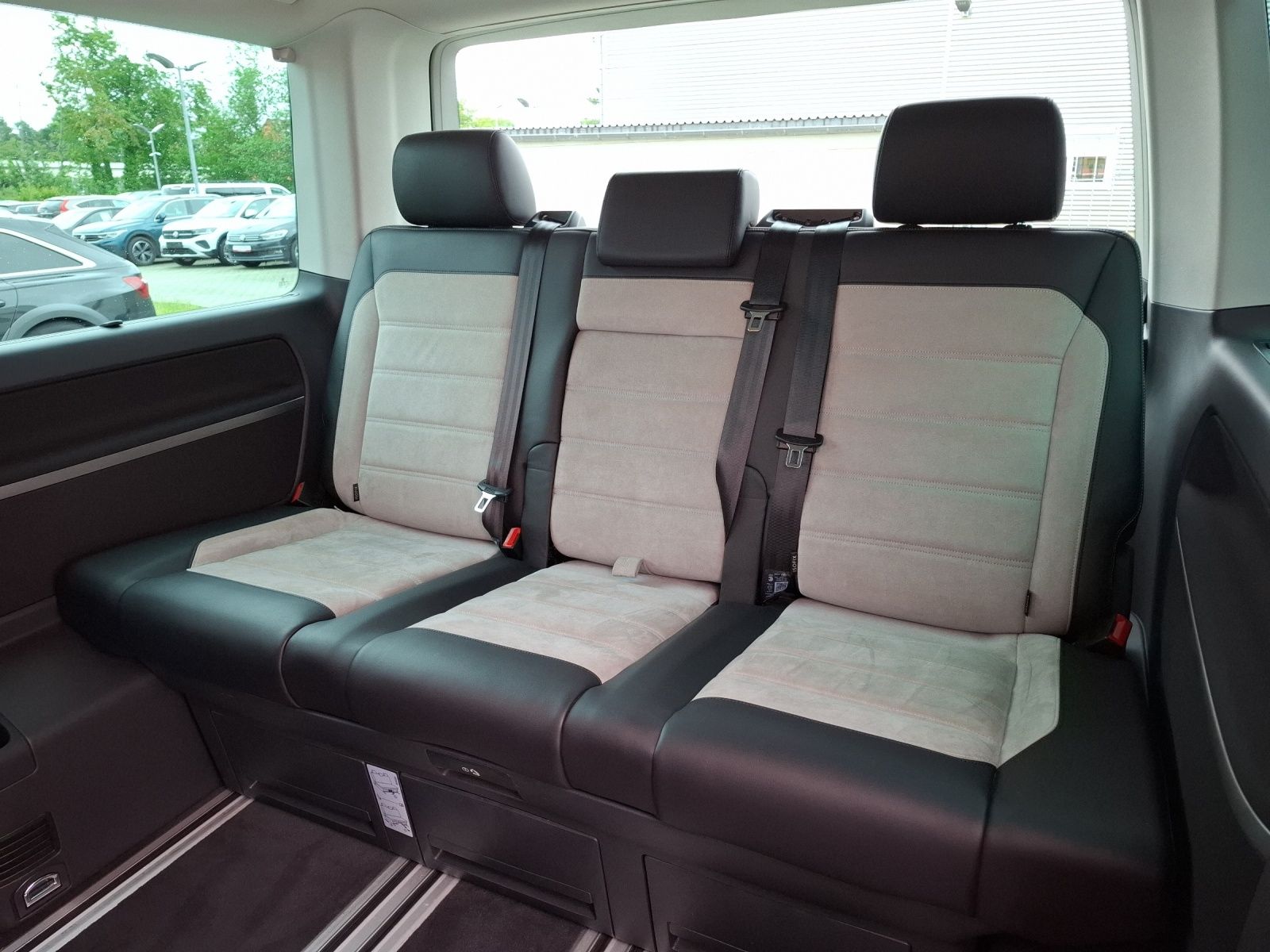 Fahrzeugabbildung Volkswagen T6 Multivan TDI Generation-Six DSG 4M STH AHK LE