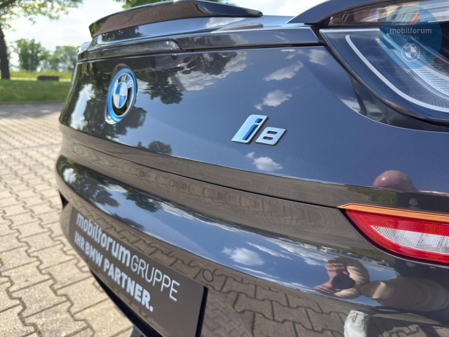 BMW i8 Roadster Ultimate Sophisto-Edition 1 of 200