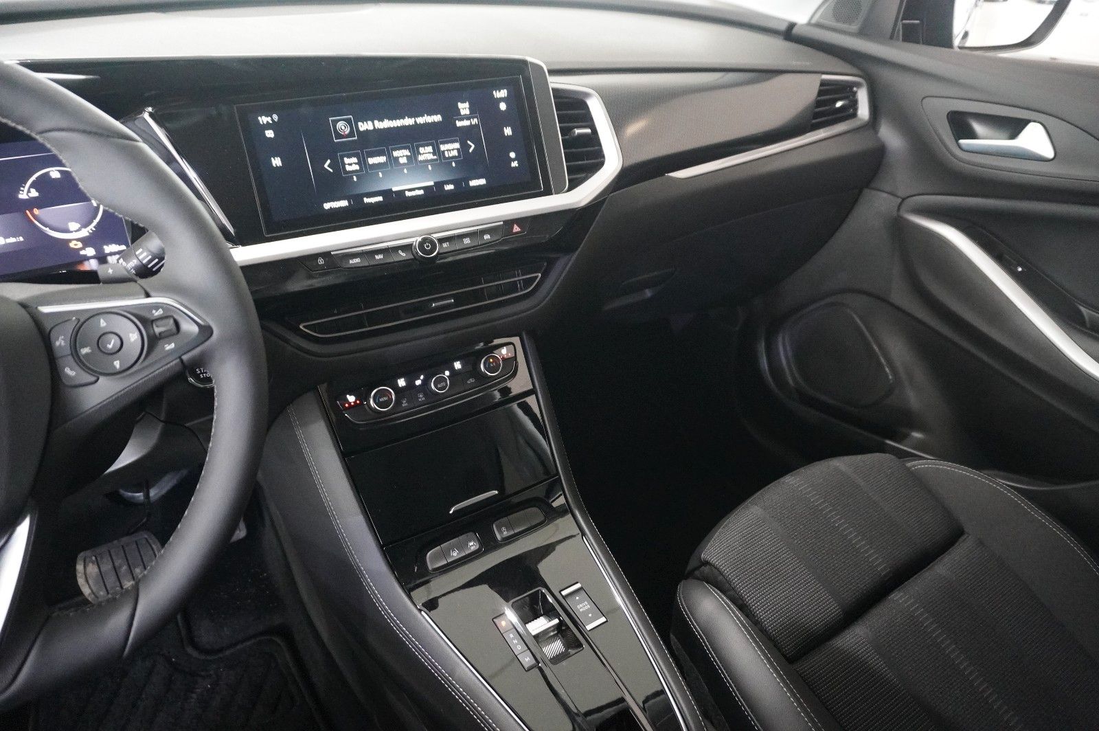 Fahrzeugabbildung Opel Grandland (X) 1.2T GS LINE NAVI/LED/KAMERA/SPORT