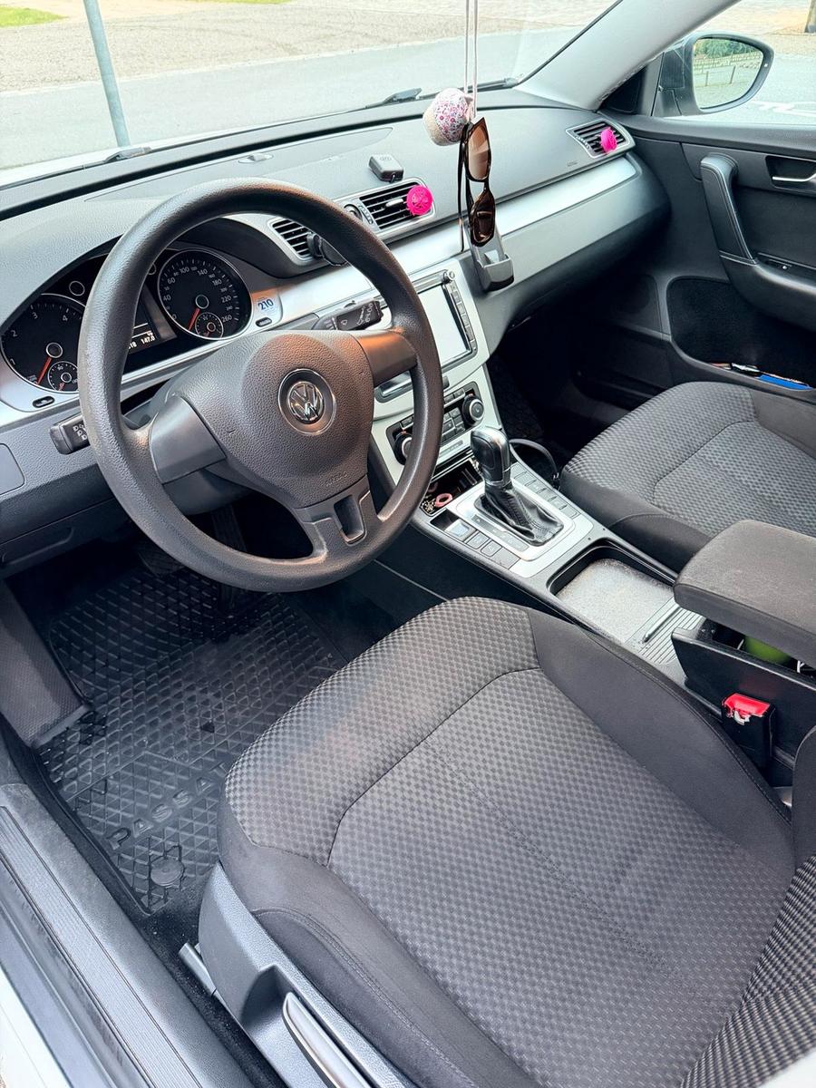 Volkswagen Passat 2011 — photo 11