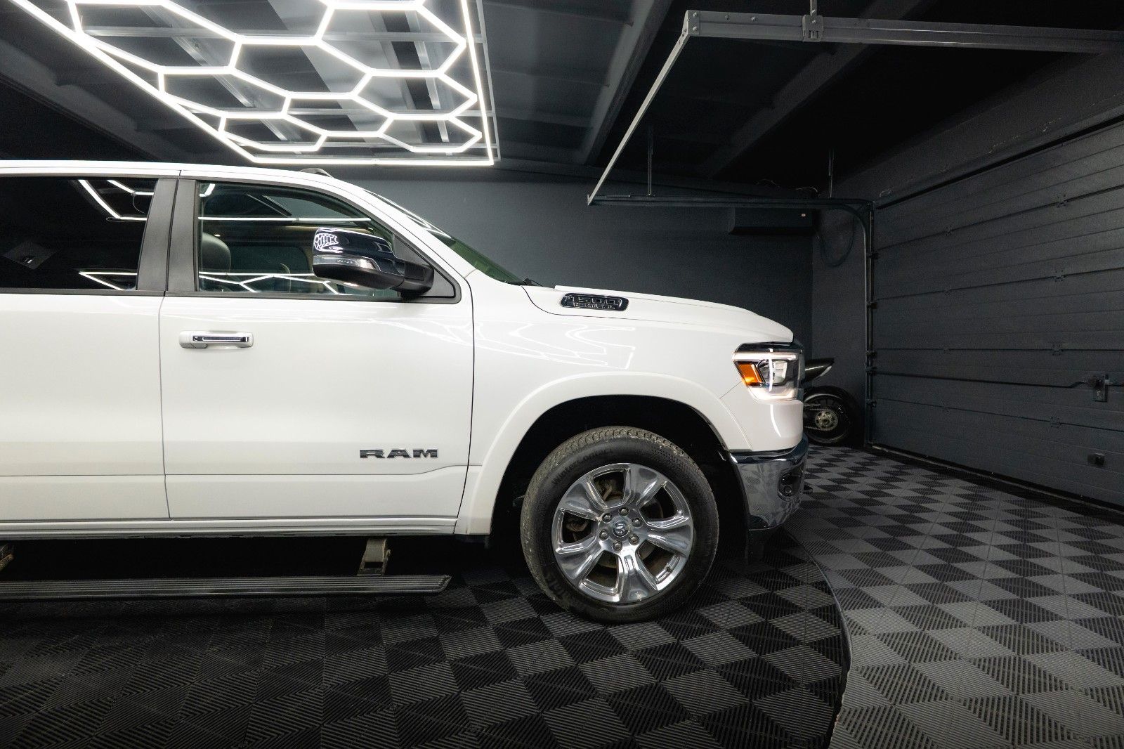 Fahrzeugabbildung Dodge RAM 5.7 V8 HEMI 4x4 LARAMIE LPG *Unfallfrei*Pano