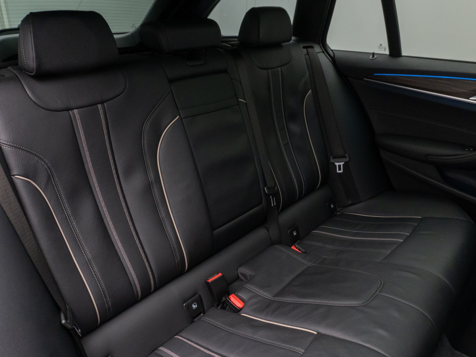 Fahrzeugabbildung BMW 530e xD M Sport Panorama Kamera HUD DAB HiFi