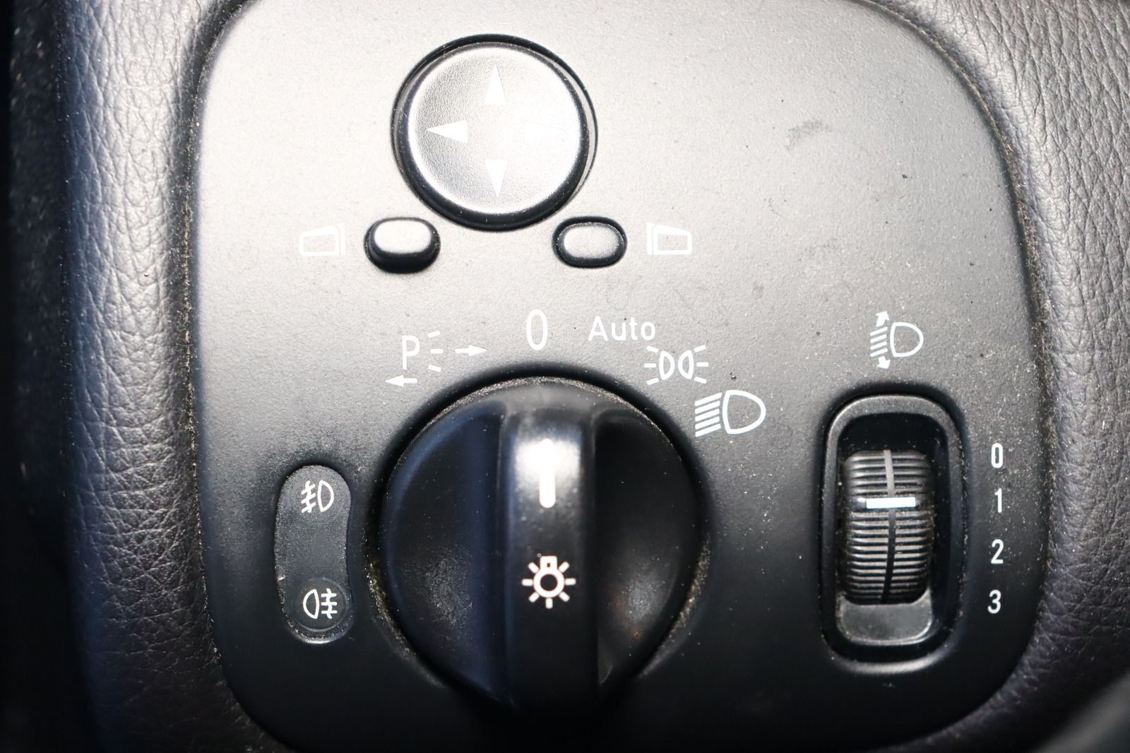 Fahrzeugabbildung Mercedes-Benz C 320 CDI * Leder * Navi * PDC