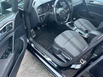 Volkswagen Golf - 10