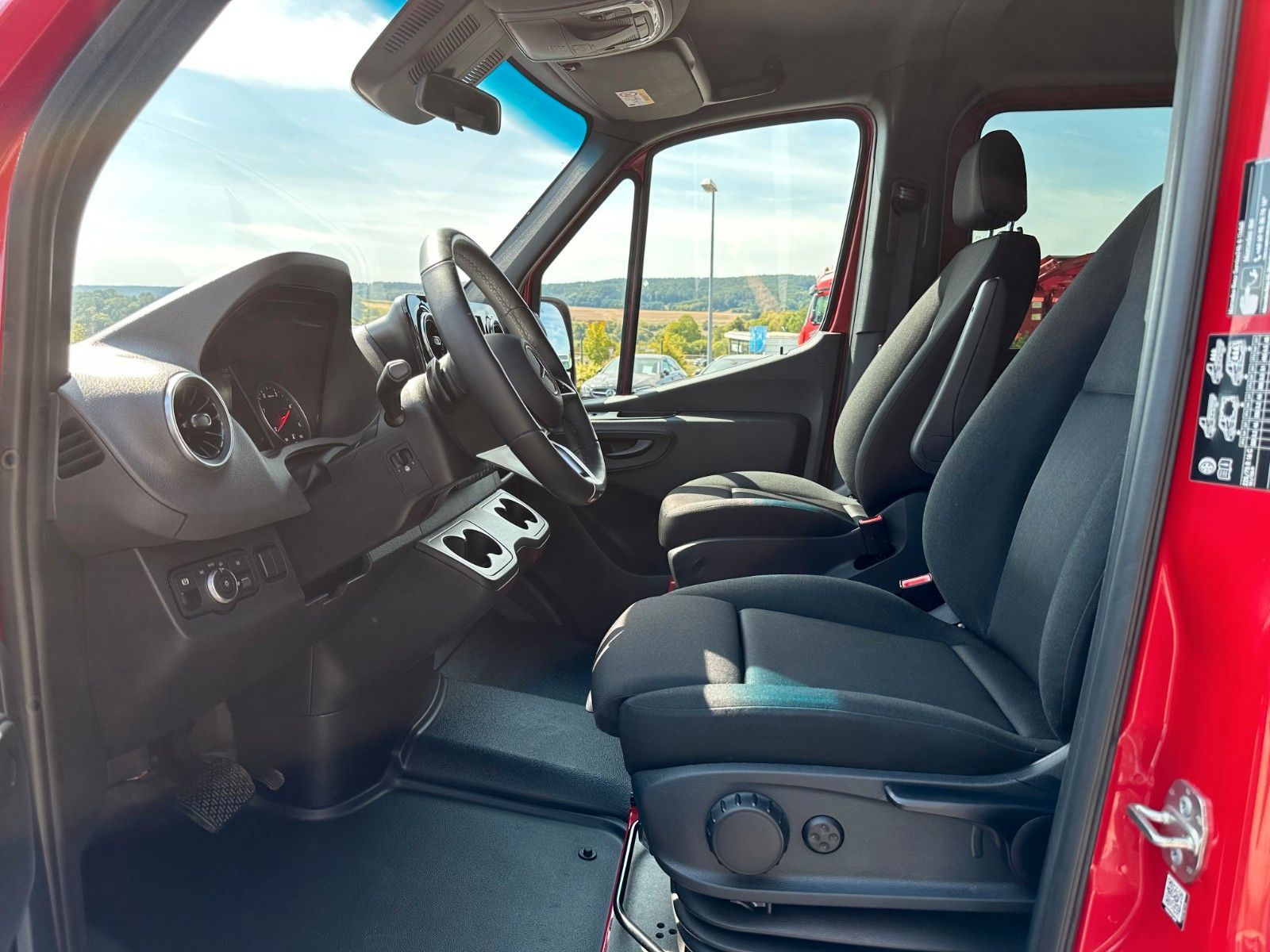 Fahrzeugabbildung Mercedes-Benz Sprinter 319 CDI 4x4 DoKa Klima AHK3,5to