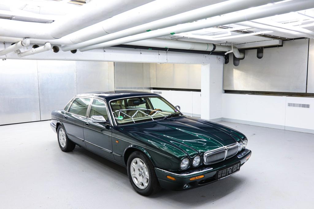 Jaguar XJ8