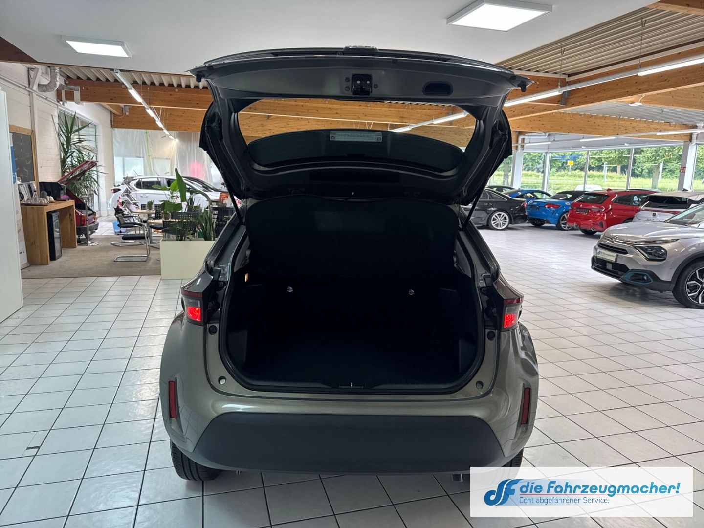 Fahrzeugabbildung Toyota Yaris Cross ACTIVE Hybrid DAB Spurhalteass. Fern