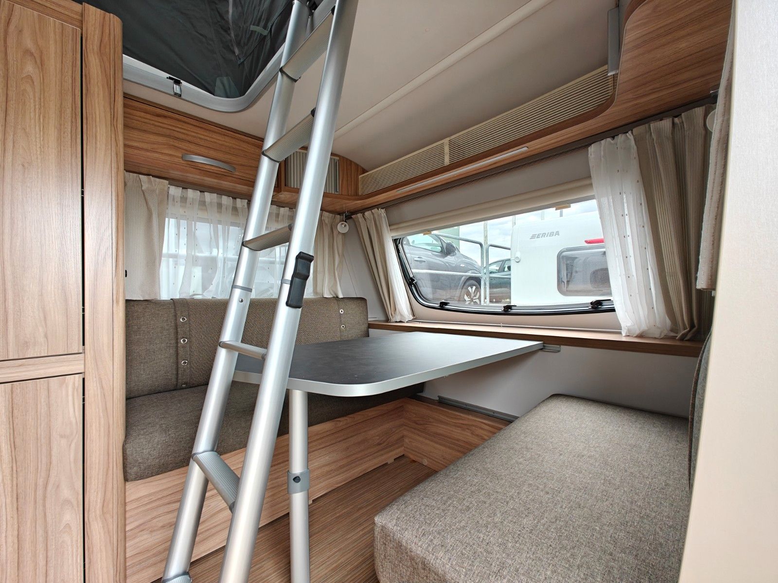 Fahrzeugabbildung HYMER / ERIBA / HYMERCAR Feeling 425 Schlafdach - JETZT 6.464€ SPAREN !!!