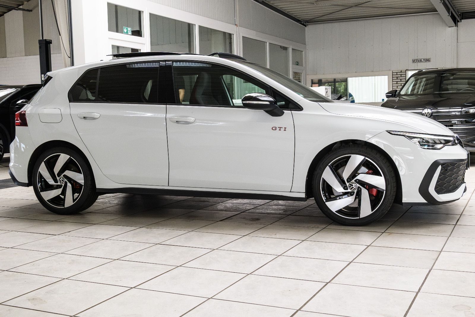 Fahrzeugabbildung Volkswagen Golf VIII GTI DSG LED+PANO+RFK+HuD+BLACK-STYLE