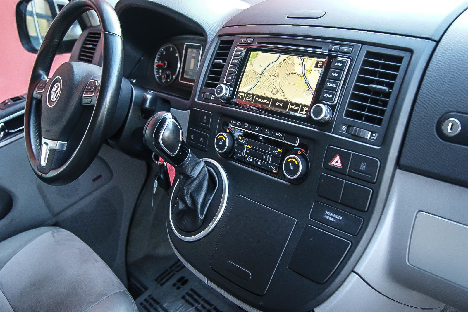 Fahrzeugabbildung Volkswagen T5 California EUROPE 4-Motion 20TDI AUFSTELLDACH