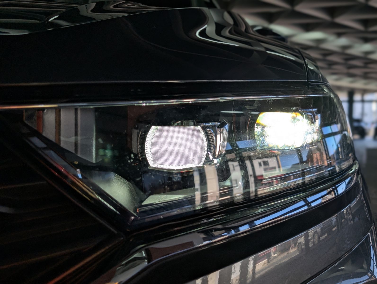 Fahrzeugabbildung Volkswagen T-Roc 1.6 TDI IQ.DRIVE ACC LED KAM SHZ AHK VIRT