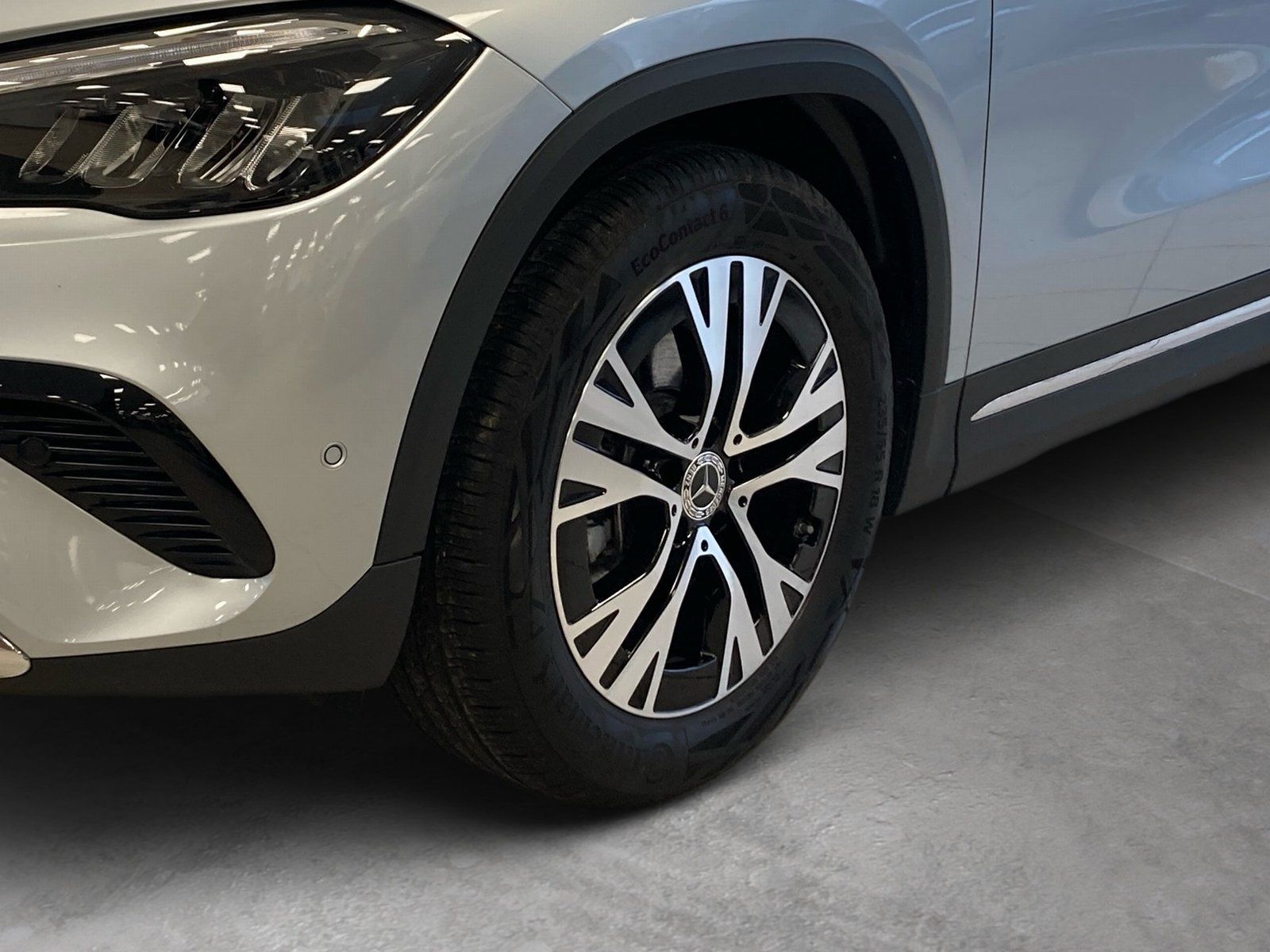 Fahrzeugabbildung Mercedes-Benz GLA 180 Progressive*AHK*Totwin*Kamera*LED*CarPl*