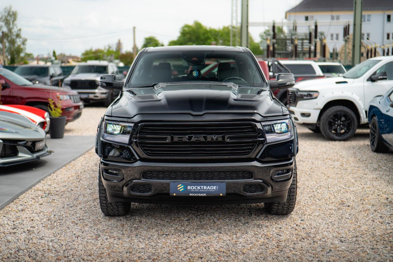 Dodge RAM 5.7 V8 HEMI 4x4 LARAMIE Offroad Night LED
