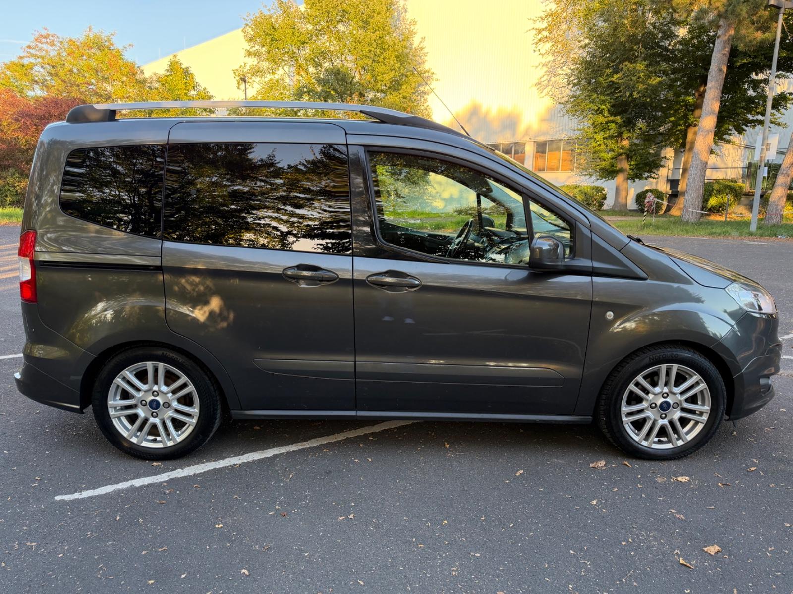 Ford Tourneo Courier Titanium