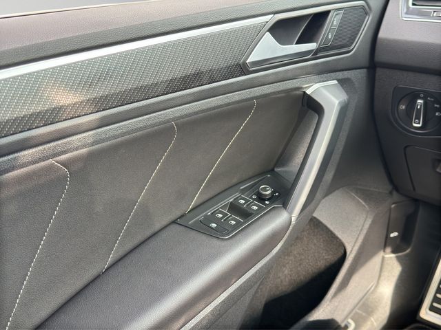 Tiguan 2.0 TDI R-Line DSG ACC FACEL. LED PANO