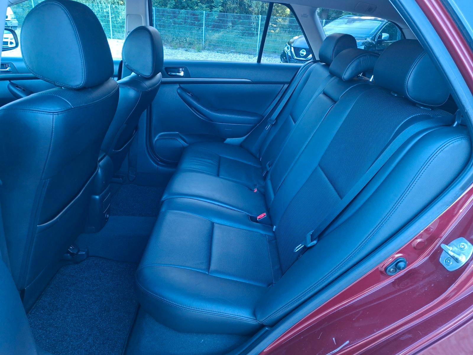 Toyota Avensis 2004 — photo 18