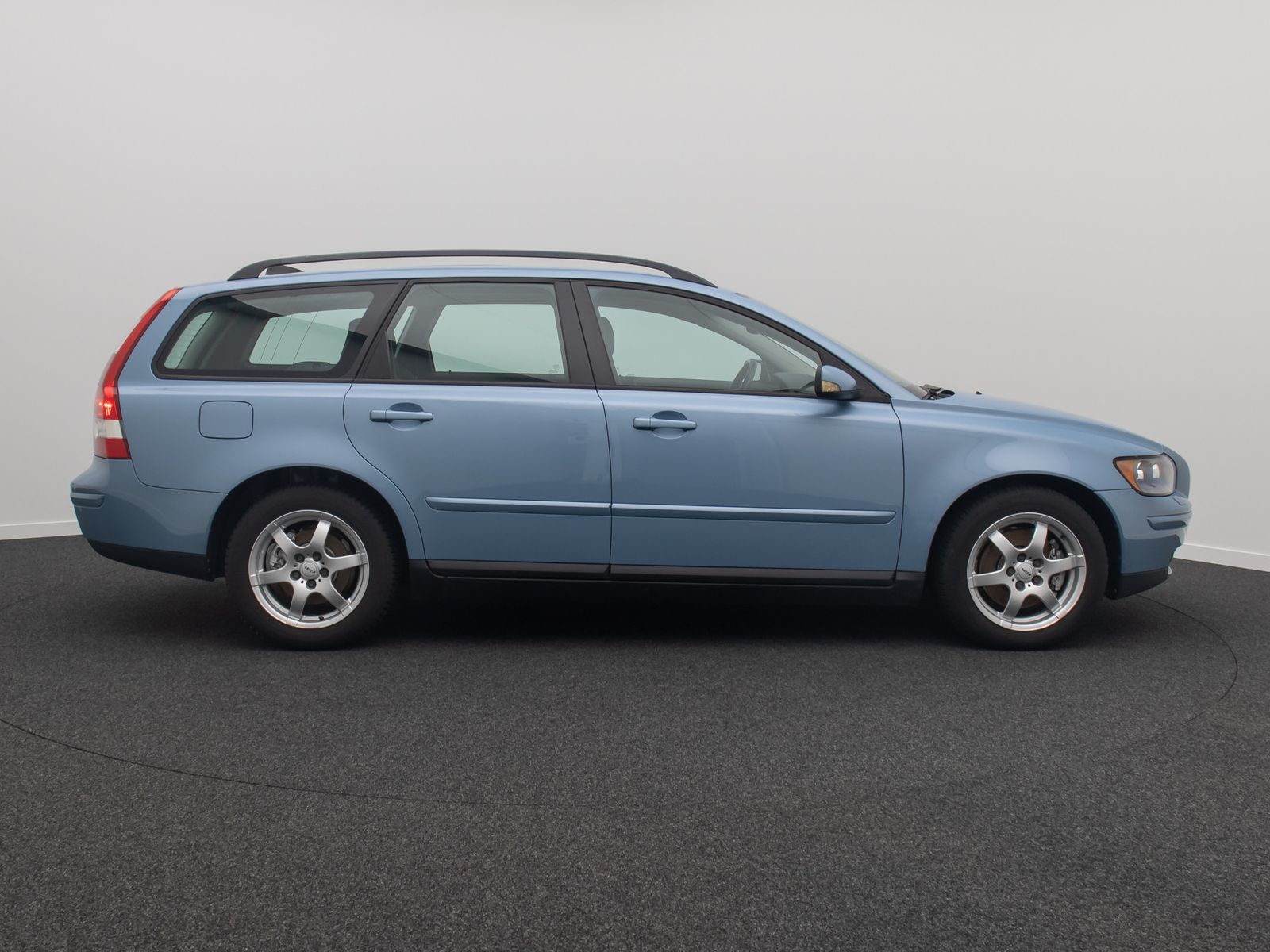 Fahrzeugabbildung Volvo V50 2.0 D Momentum BiXenon AHK HiFi Alarm Tempom