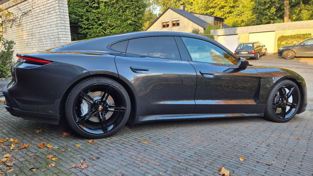 PORSCHE Taycan 2020