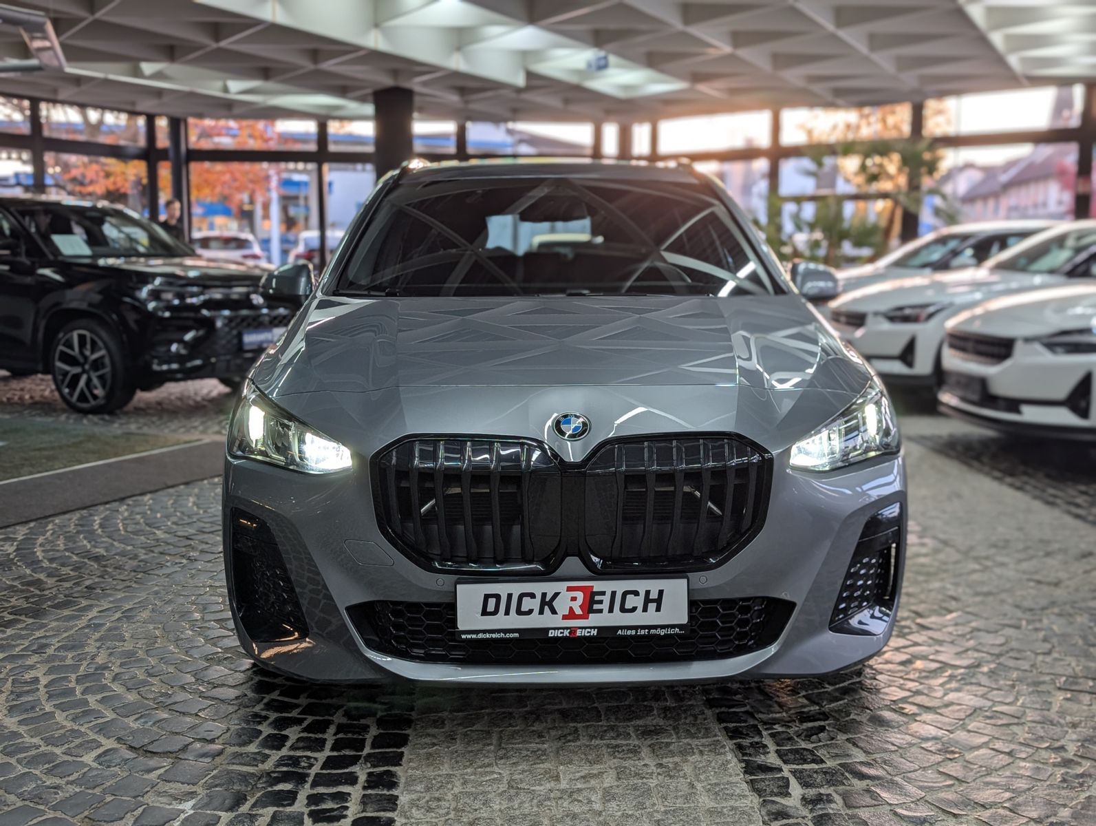 Fahrzeugabbildung BMW 218 Active Tourer  M Sport SHADOW PANO AHK LEDER