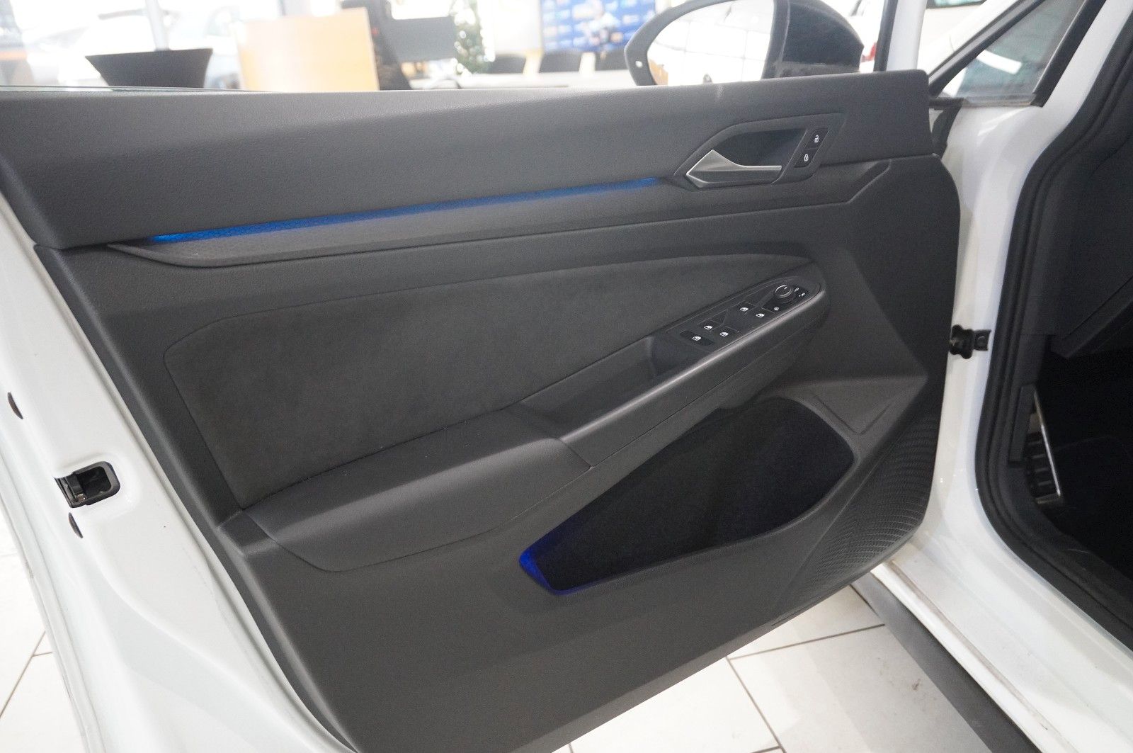 Fahrzeugabbildung Volkswagen Golf VIII Lim. 2.0 TSI GTI DSG NAVI/LED/KAMERA