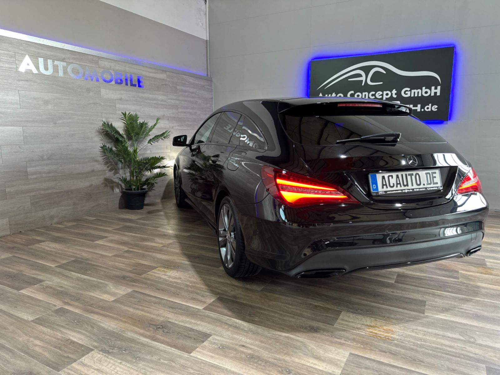 Fahrzeugabbildung Mercedes-Benz CLA 220 ShootingBrake*Black-Pa*4Matic*LED *Ambi