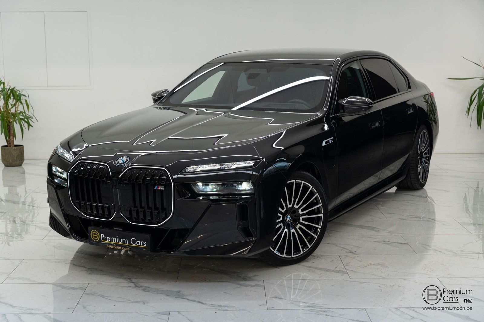 BMW 760 xDrive Individual! MEGA FULL OPTIONS! imagem 2
