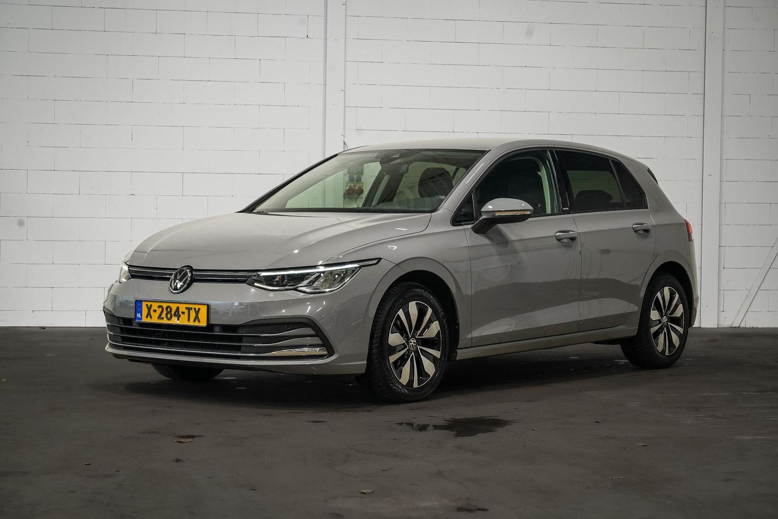 Volkswagen Golf 1.0 eTSI Life Automaat | ACC | Stuur-/Stoel