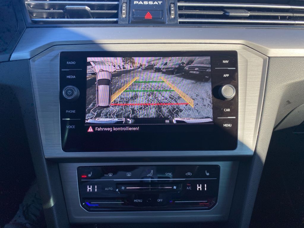 Fahrzeugabbildung Volkswagen Passat Variant 1.5 TSI DSG Navi,LED,SH,ACC,PDC