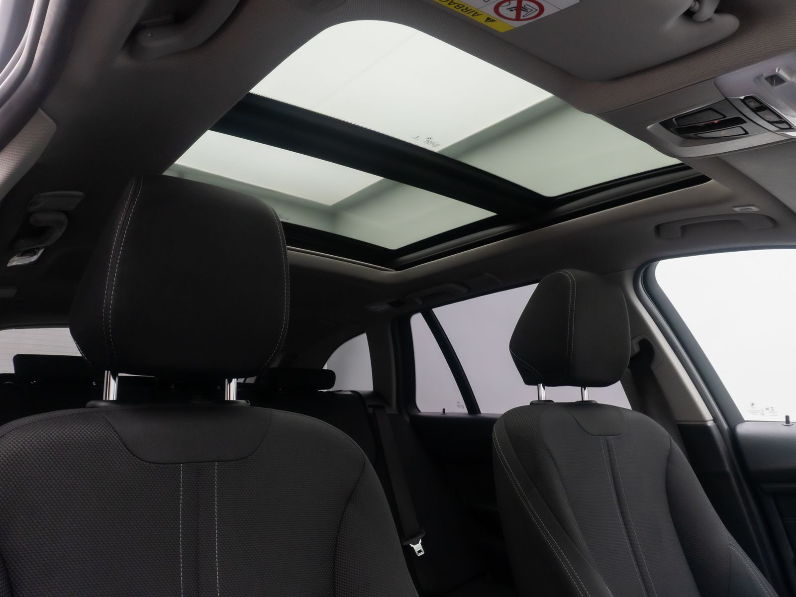 Fahrzeugabbildung BMW 320d GeschwindigReg PDC Panorama LED Sportsitz