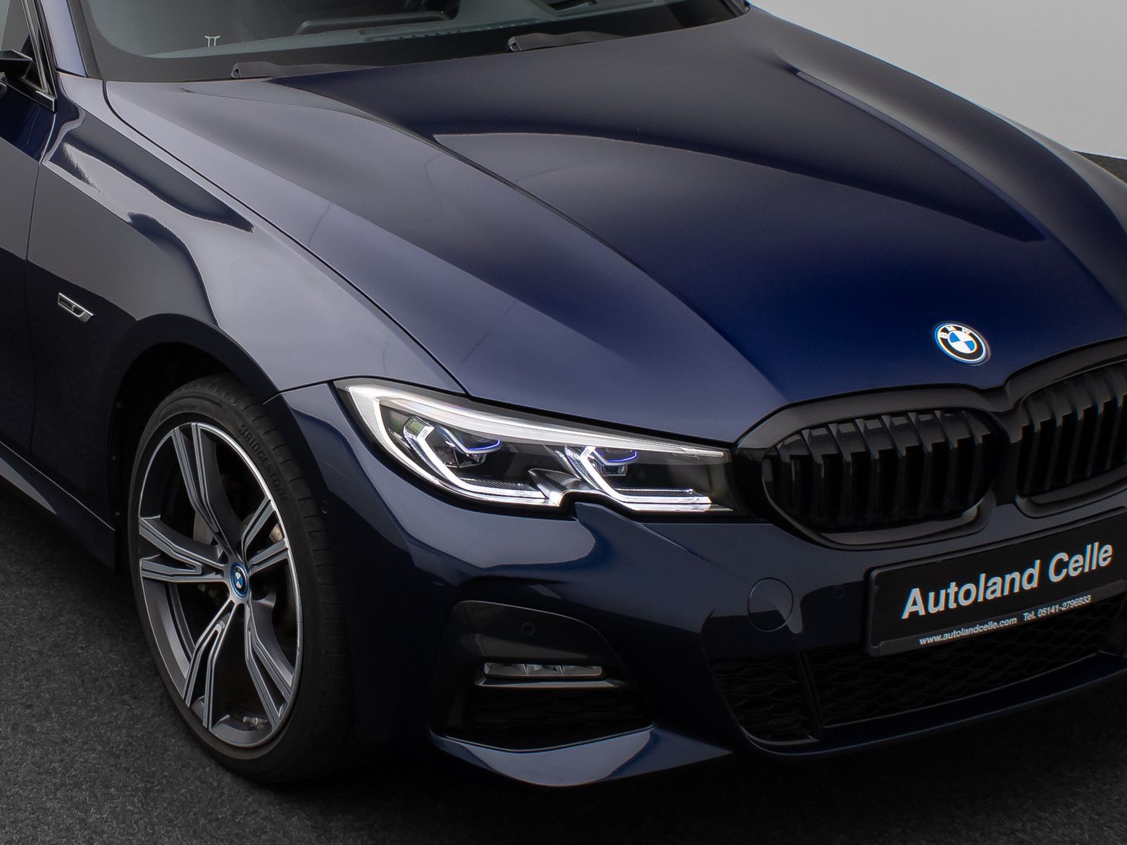 Fahrzeugabbildung BMW 330e  M Sport Laser Kamera HUD DAB HiFi Komfort