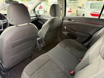 Volkswagen Golf - 8