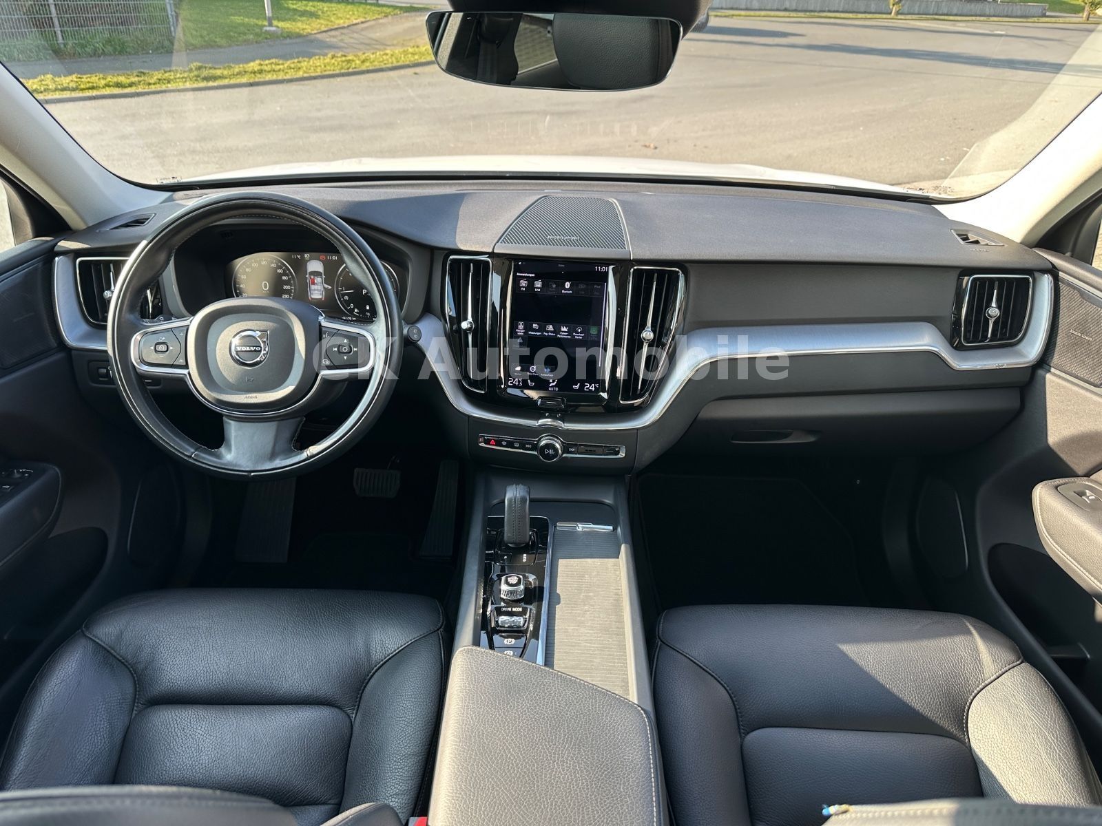 Fahrzeugabbildung Volvo XC60 B4 Momentum Pro AWD/Navi/Leder/Pano/LED/Kam