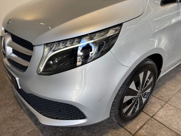 Mercedes V 220 - 6