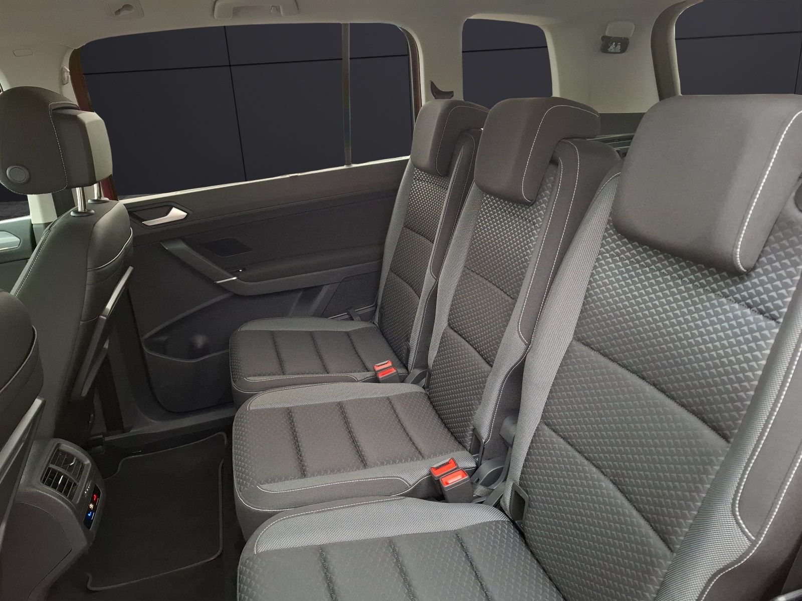 Fahrzeugabbildung Volkswagen Touran TDI Active DSG 7-Si. AHK Navi ACC PDC SH