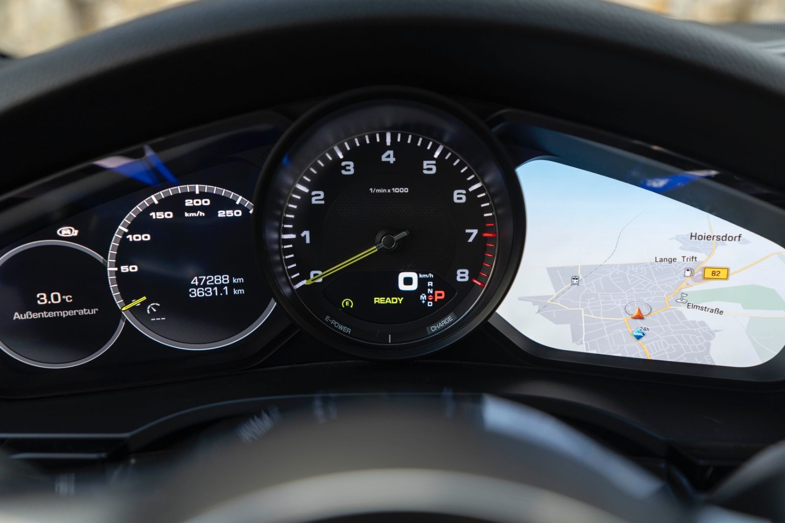 Fahrzeugabbildung Porsche Cayenne E-Hybrid  SPORT CHRONO BOSE LED  360°