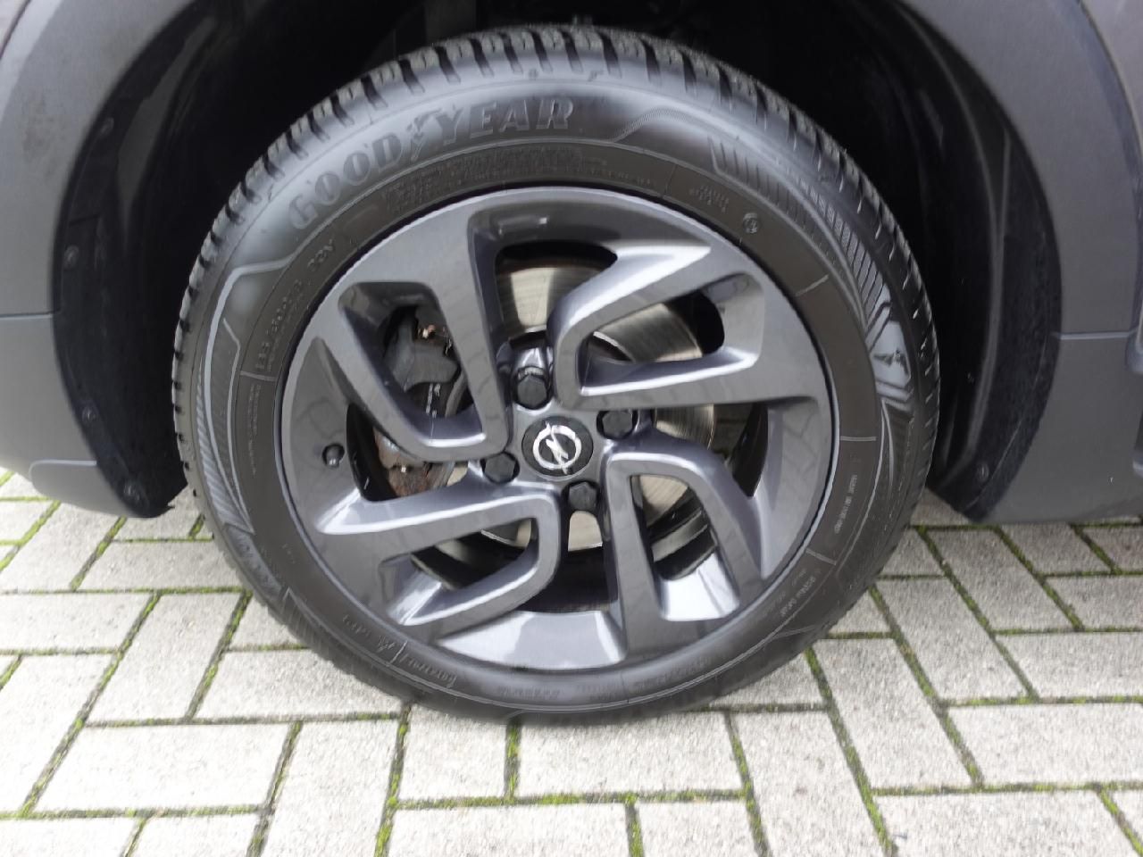 Fahrzeugabbildung Opel Crossland 1,2 120 Jahre