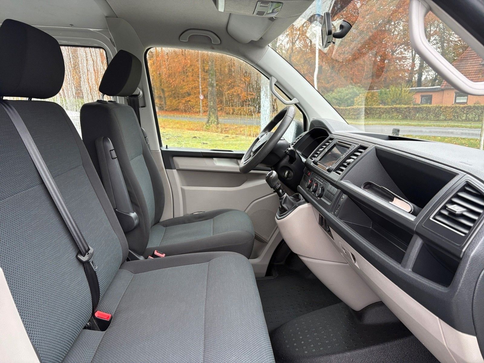 Fahrzeugabbildung Volkswagen T6 Transporter Kombi EcoProfi lang