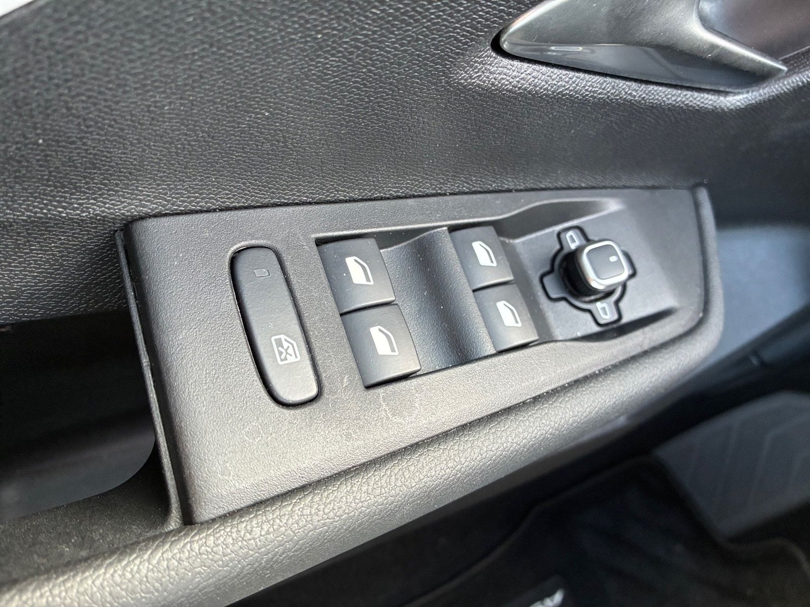 Fahrzeugabbildung Opel Astra L 1.2 Turbo Edition KlimaA,LED,SHZ,Kam.,LM