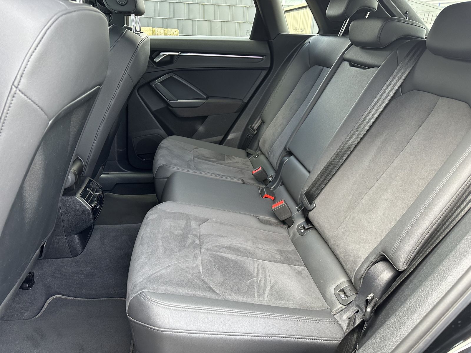 Fahrzeugabbildung Audi RSQ3 Quattro Black NAV+MATRIX+ACC+SONOS+VCOCK+PP
