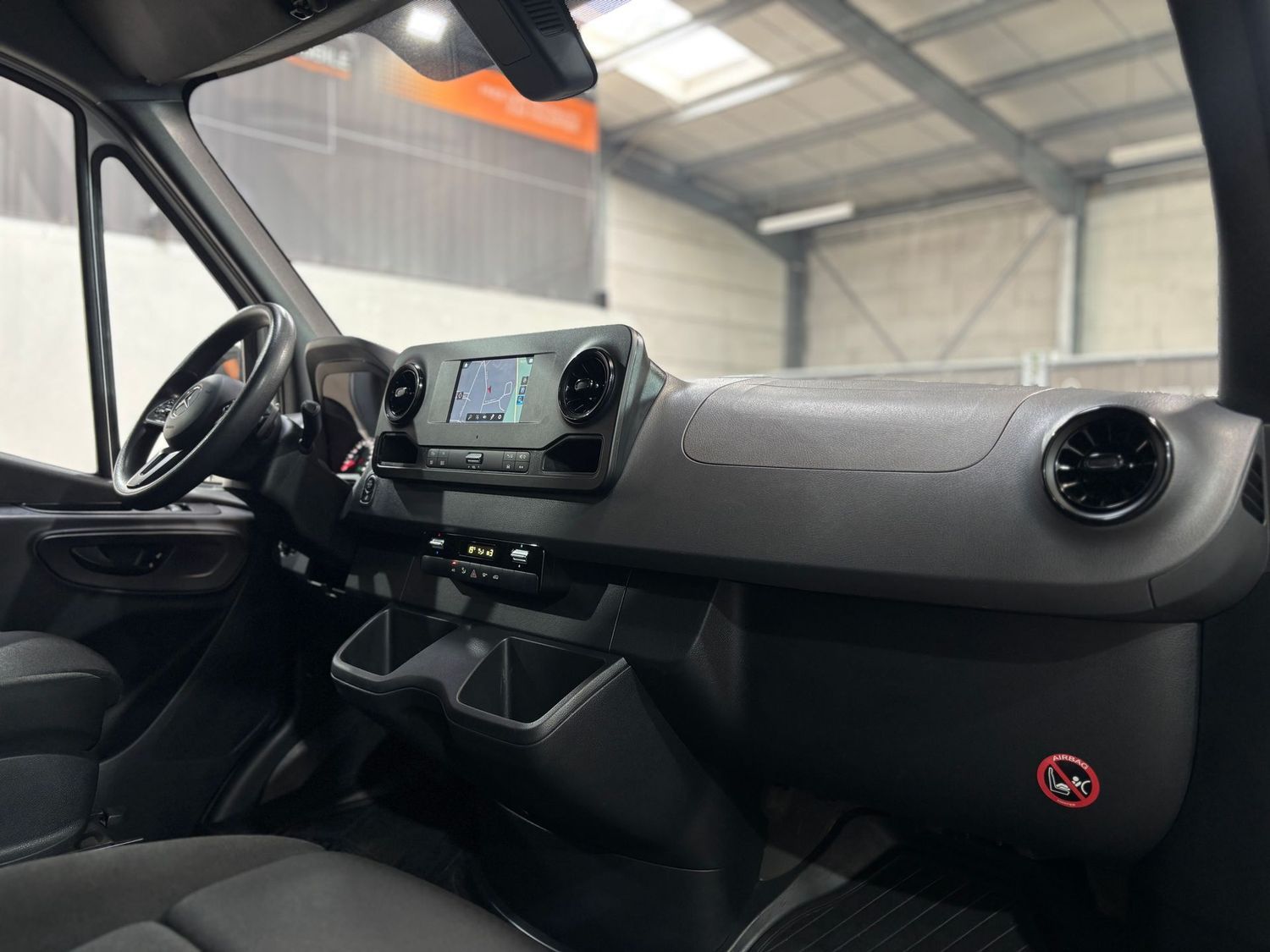 Fahrzeugabbildung Mercedes-Benz Sprinter 211 CDI L1 #Klima#Kamera#MBUX#AHK