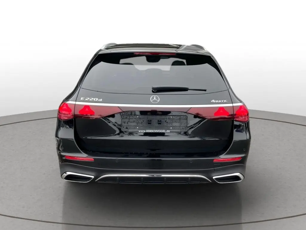 Mercedes-Benz E 220 d 4M EDITION AMG-Line+Pano+AHK+DISTRO+Memo