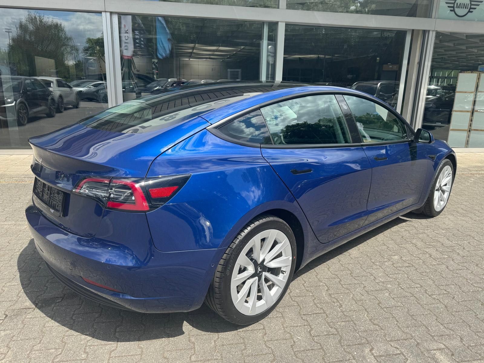 Fahrzeugabbildung Tesla Model 3 RWD PANO+LED+NAVI+SHZ+KAMERA+ACC+WP
