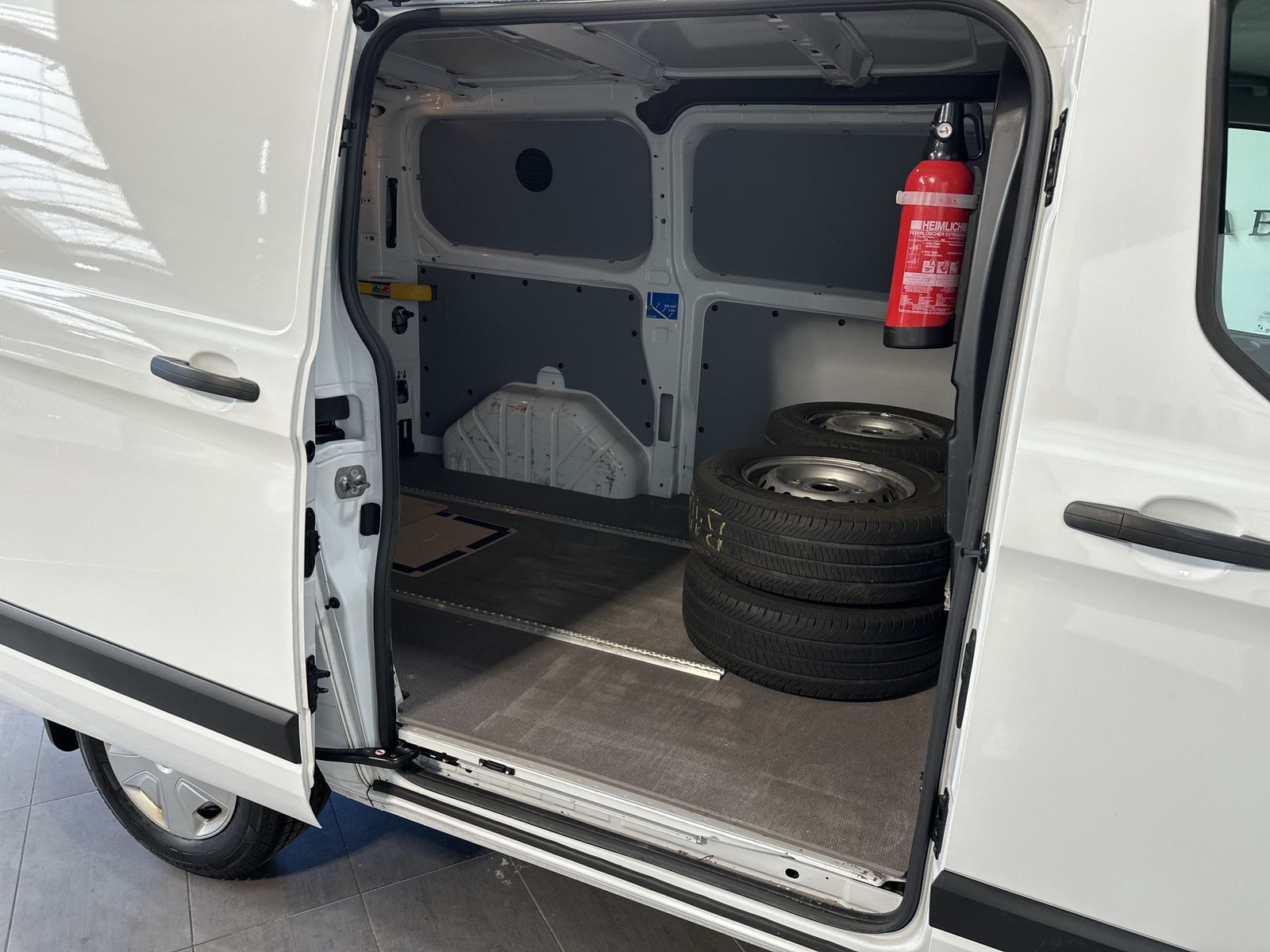 Fahrzeugabbildung Ford Transit Custom 300 L1H1 SHZ+PP+BLUETOOTH+1HD+DAB