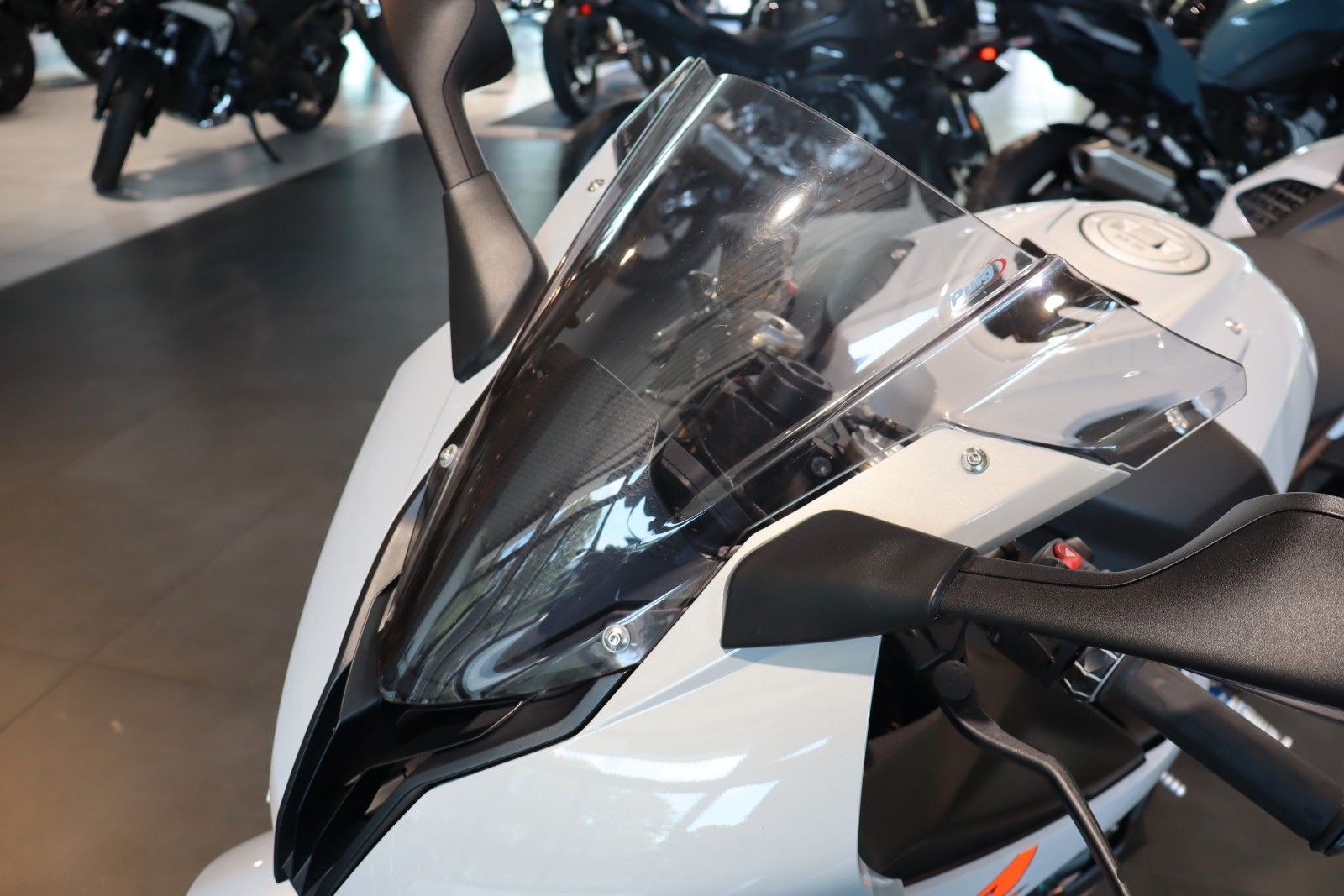 Fahrzeugabbildung BMW S1000RR mit Schmiederäder & M-Fußrastenanlage