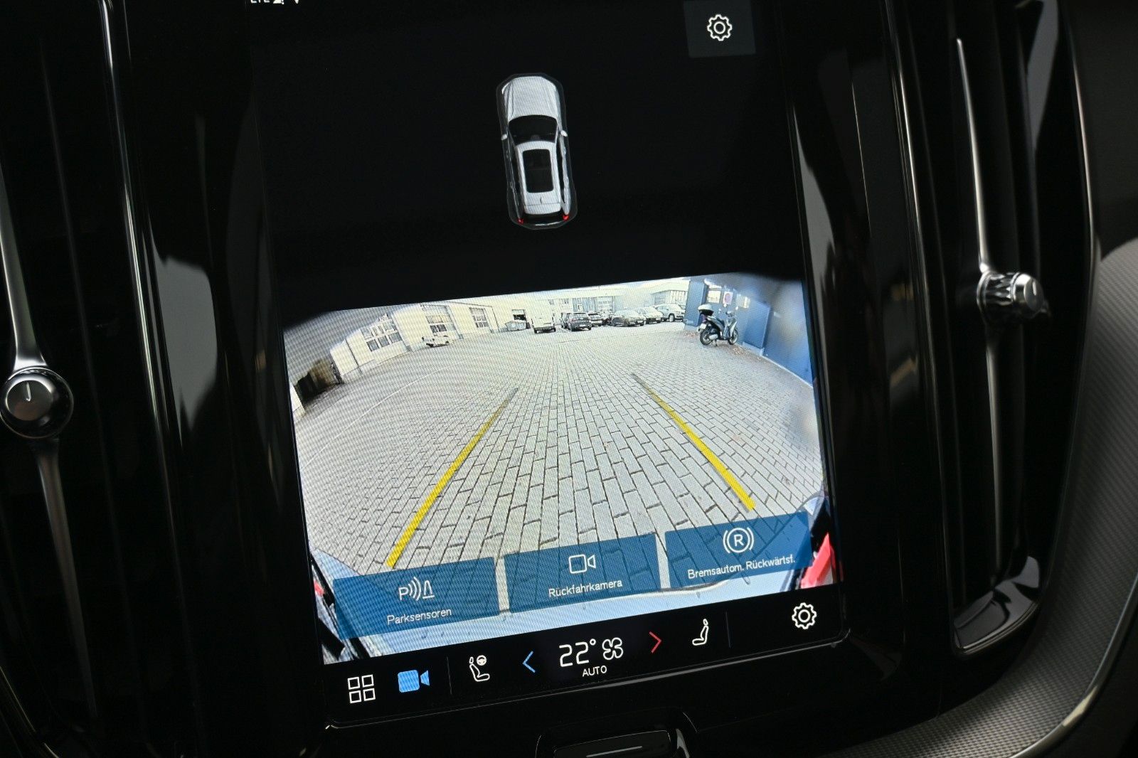 Fahrzeugabbildung Volvo XC60 B4B Plus Dark*LED*STHZ*H&K*PANO