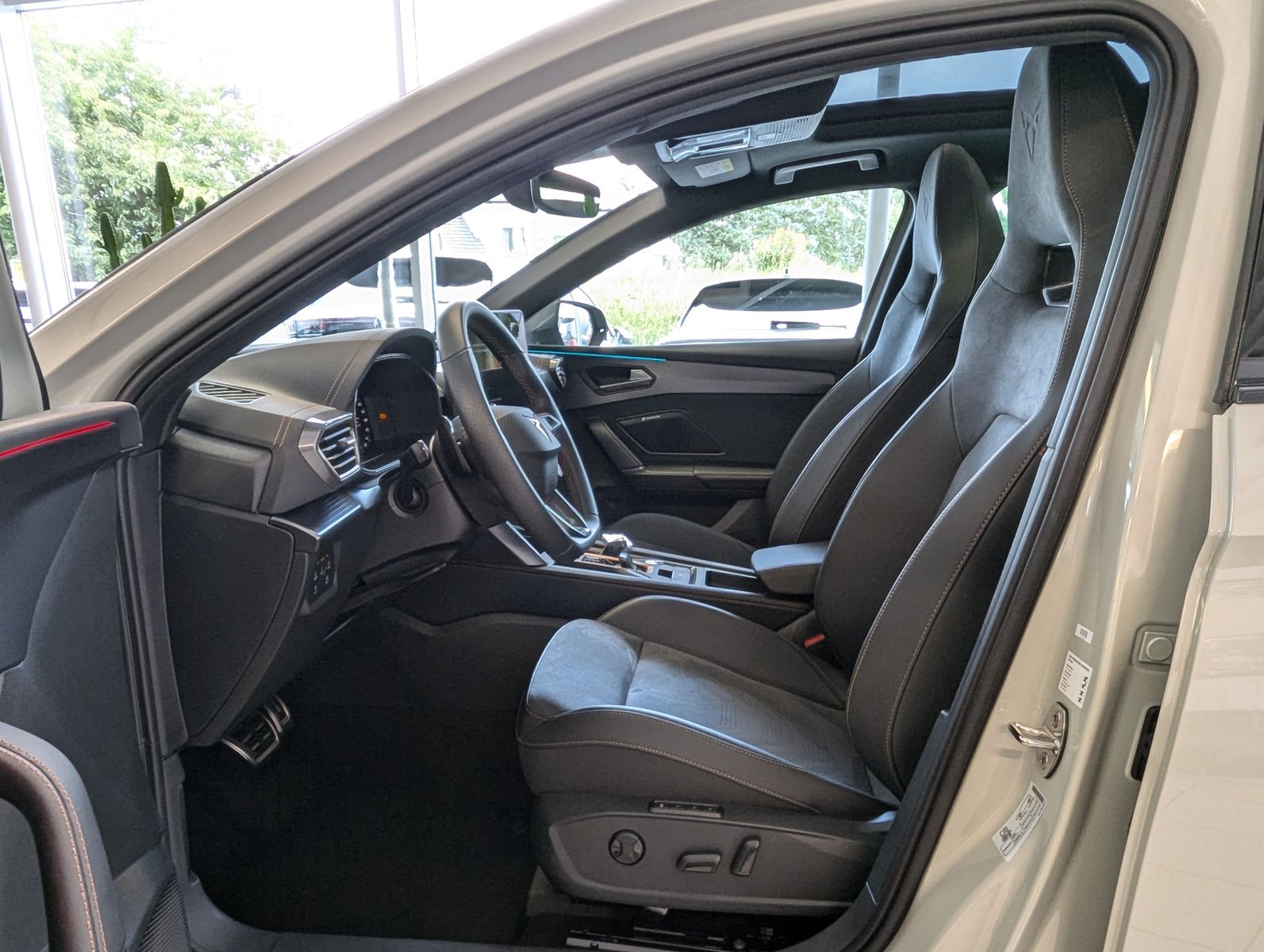 CUPRA Leon 2.0 TSI 4D VZ Matrix Pano Sennheiser AHK 19 - Image 12