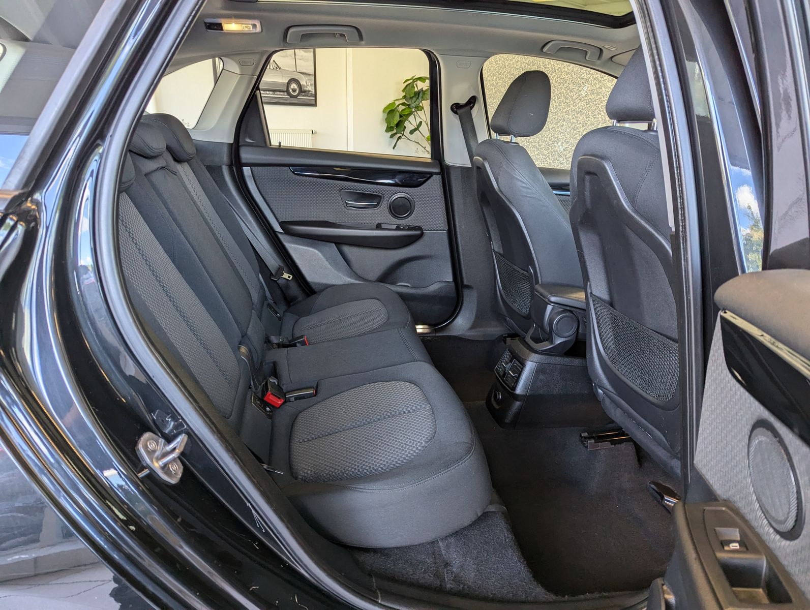 BMW 220 Active Tourer d xDrive LED Pano Navi SHZ AHK - Image 16
