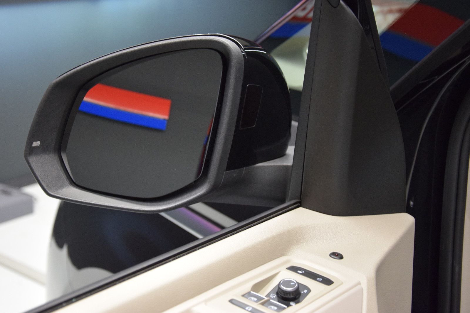 Fahrzeugabbildung Volkswagen T7 Multivan Pano ACC AHK DCC HK HuD 3-Zonen