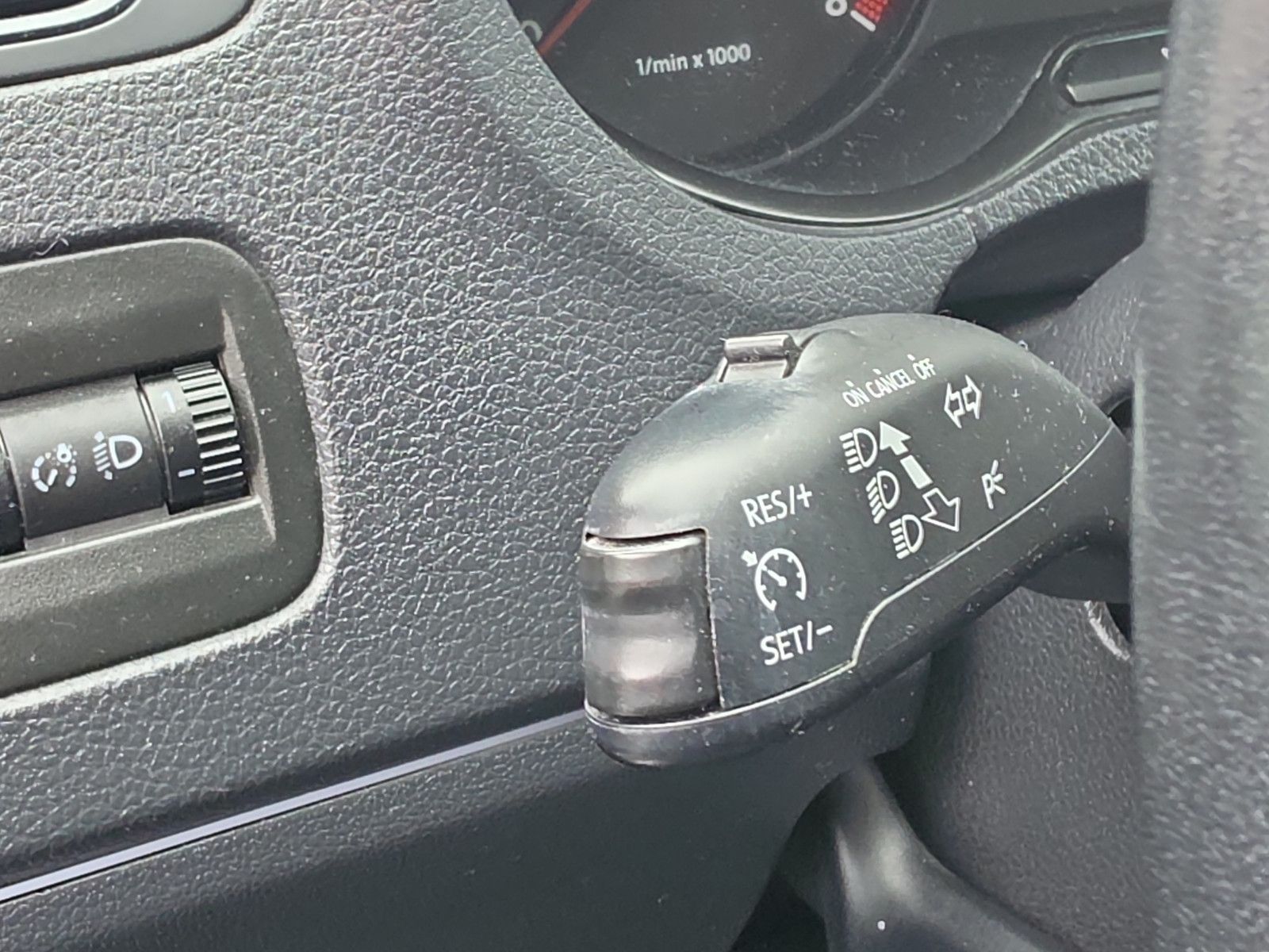 Fahrzeugabbildung Volkswagen Polo V Match 4-TÜRIG SHZ PDC LEDER